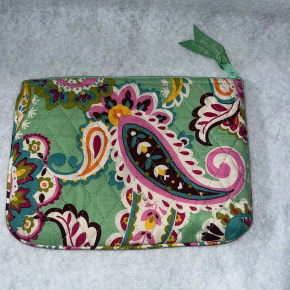 Set of 4 Vera Bradley bags with a variety of sizes - Picture 9 of 16